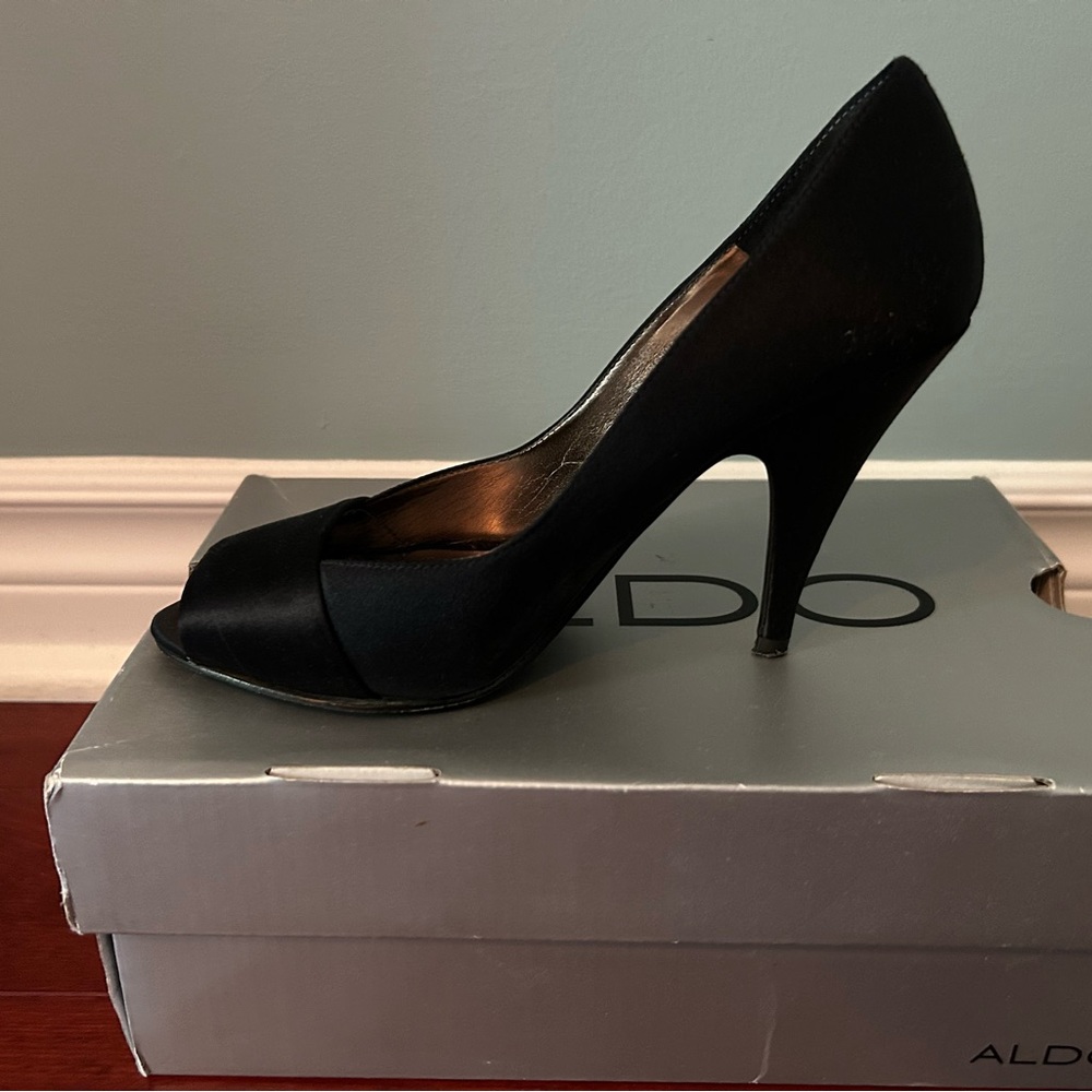 Aldo Classic Black satin Peep-Toe Heels